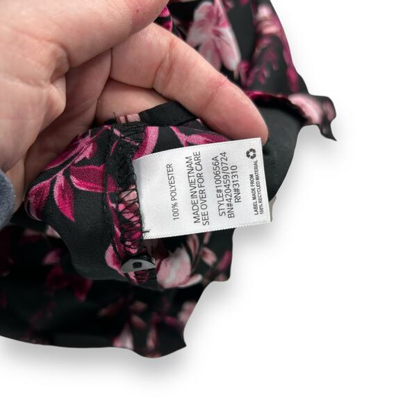 NEW BCX Black Floral Blouse Large Collared Satin Top Dark Flower Office Work - Picture 14 of 14